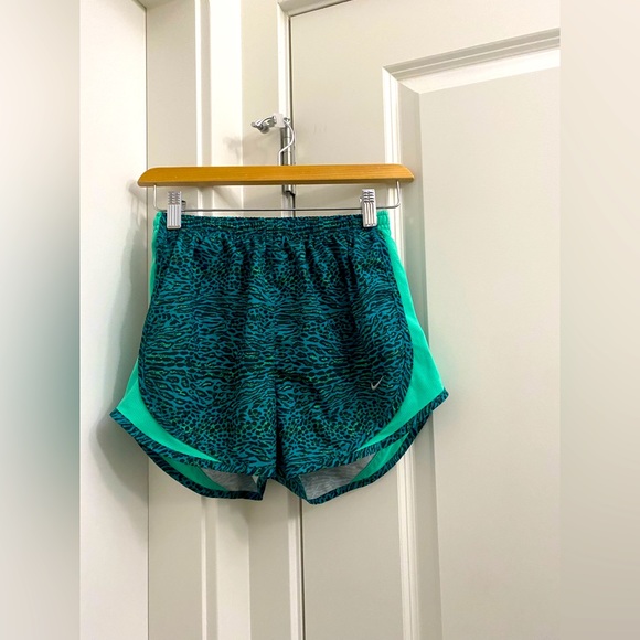 Graphic Nike summer shorts with built in liner - Picture 1 of 5